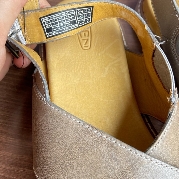 KEEN Lana Cross Strap Sandal - Picture 10 of 10